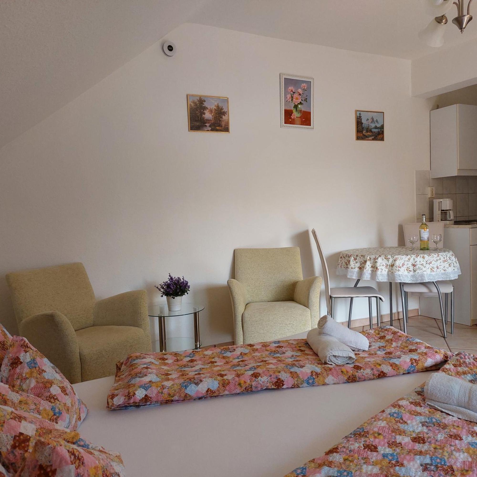 Erika Apartmanhazak Hévíz Δωμάτιο φωτογραφία