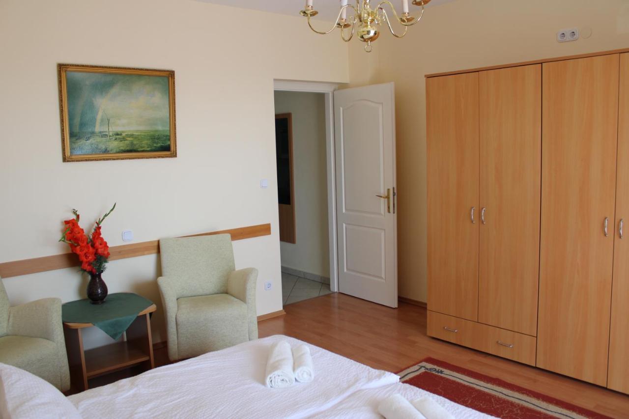 Erika Apartmanhazak Hévíz Εξωτερικό φωτογραφία